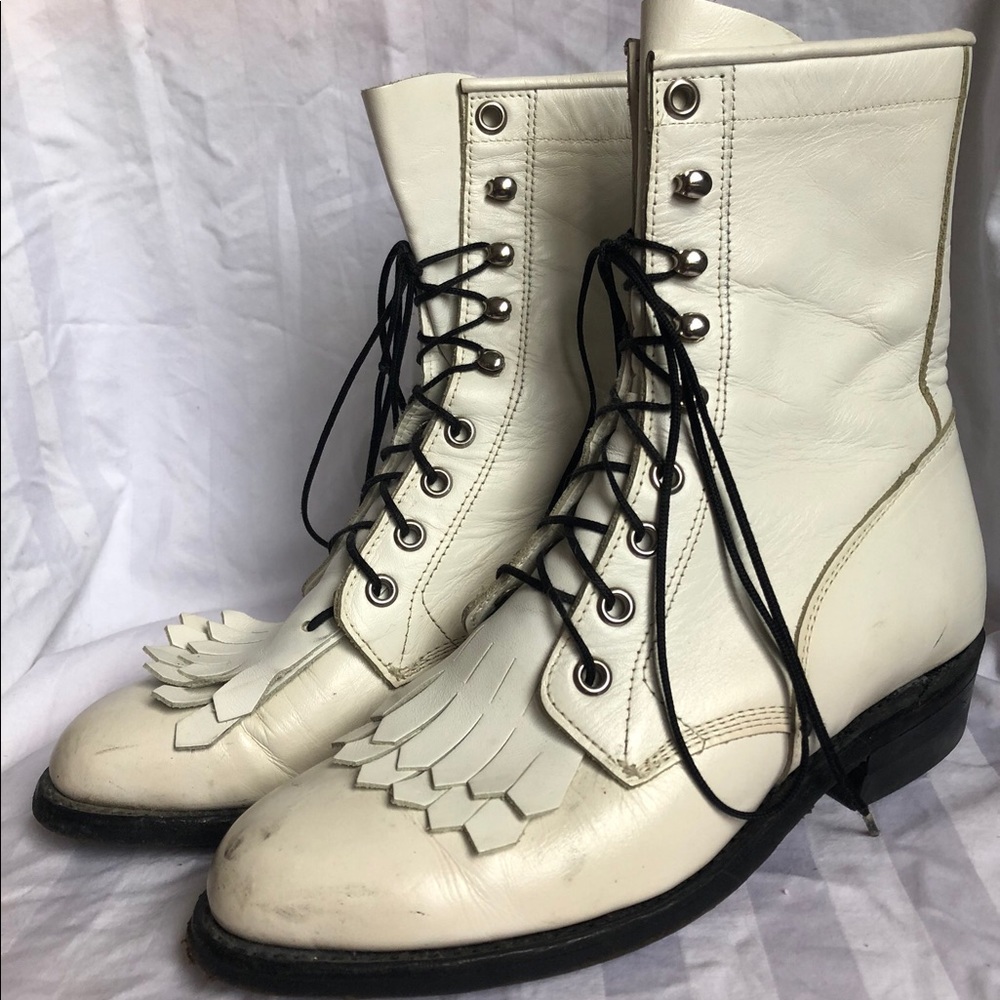 the perfect vintage white tie up boots
